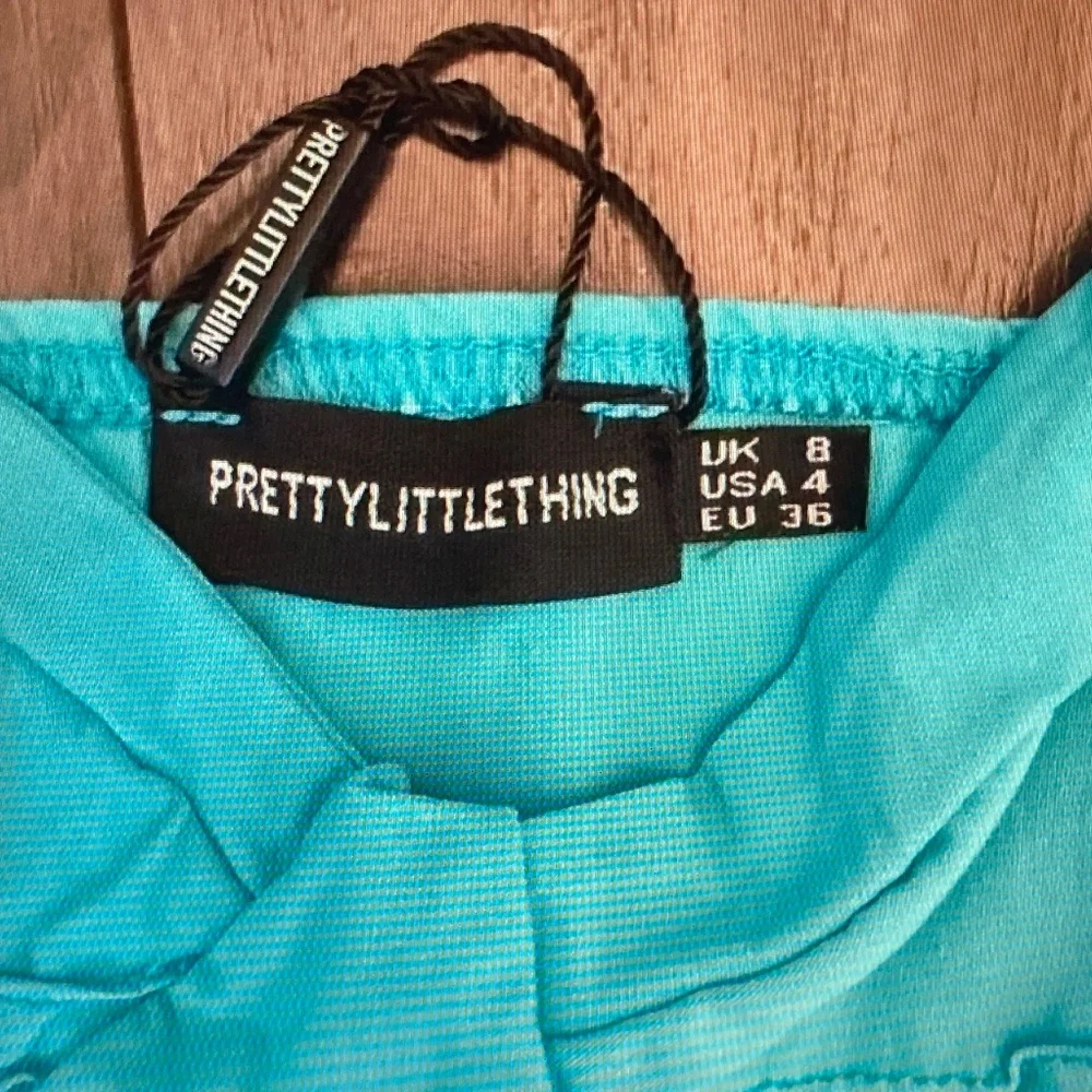 PrettyLittleThing Turquoise Strapless Bandeau Bra - Picture 2 of 5